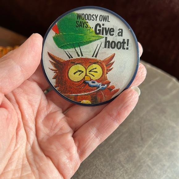 Vintage Vari-Vue Lenticular Pinback Button Woodsy Owl Give a Hoot Don't Pollute - Picture 1 of 4